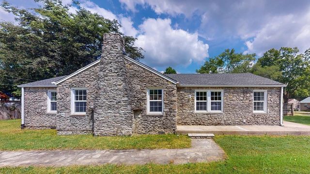 246 E Woodrow St, Gallatin