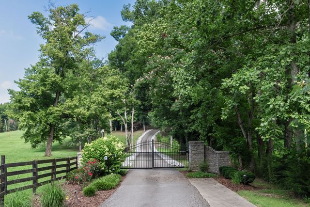 1025 Choate Rd, Dickson