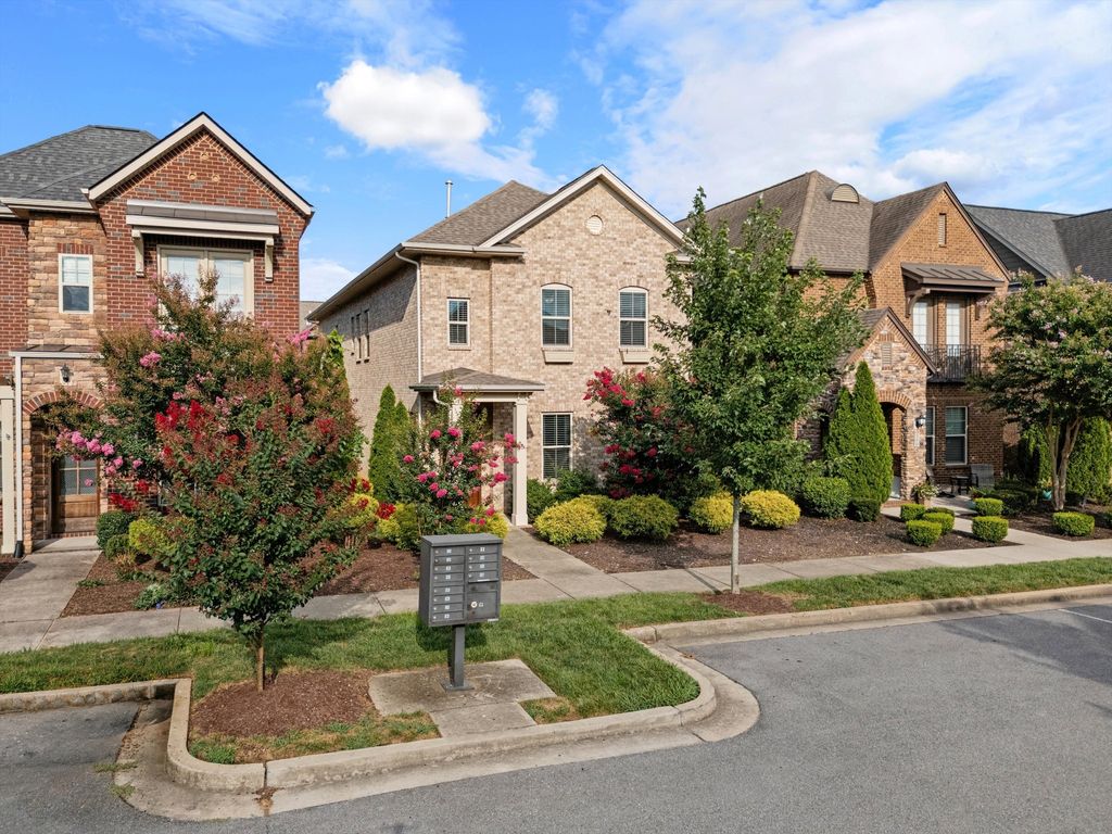 164 Ashcrest Pt, Hendersonville