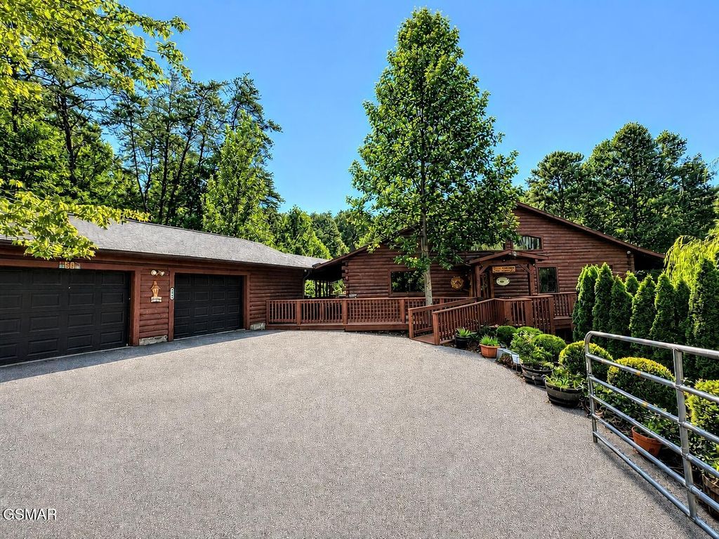 1665 Scenic Woods Way, Sevierville