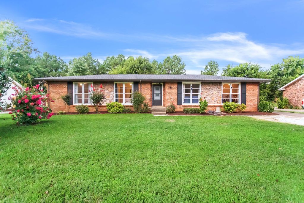 909 Rebel Cir, Franklin