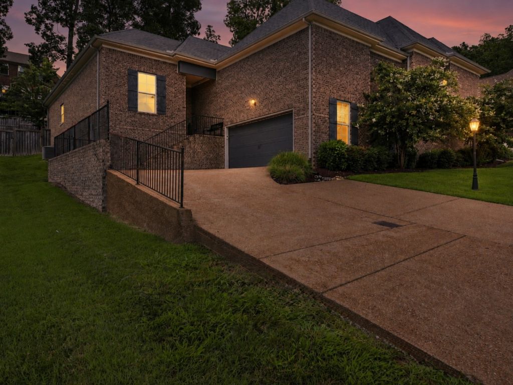 166 Cobbler Cir, Hendersonville