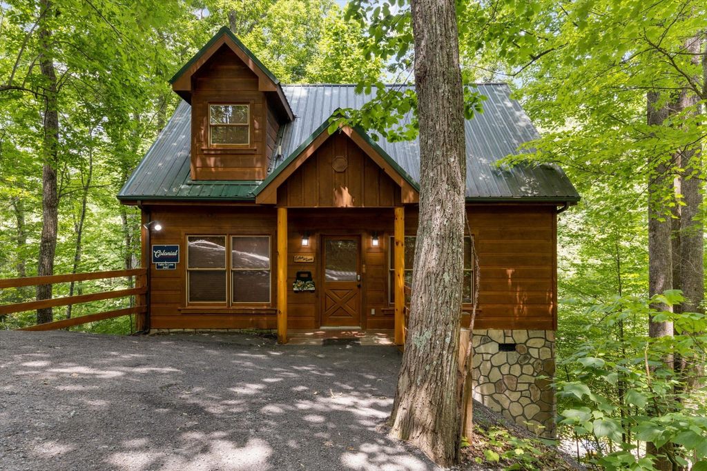 2457 N School House Gap Road, Sevierville