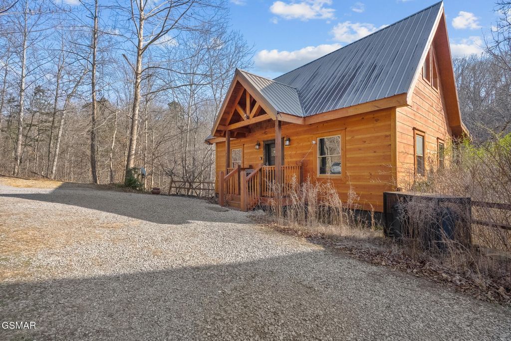 1016 Ravens Ford Way, Sevierville