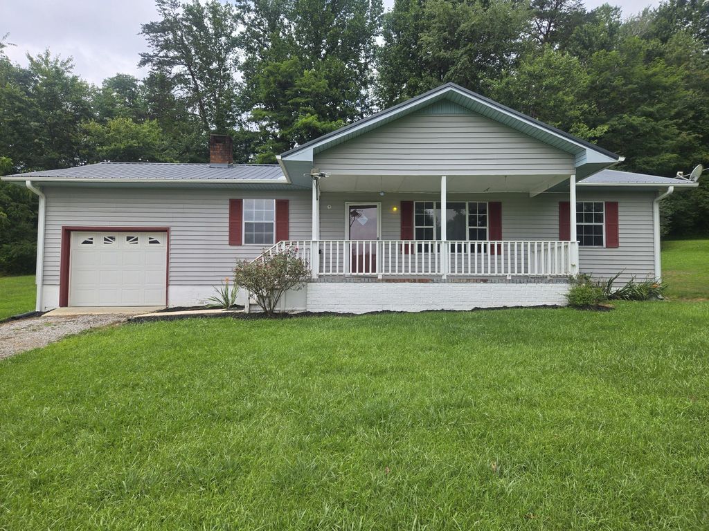 193 W Lee Dr, Palmer