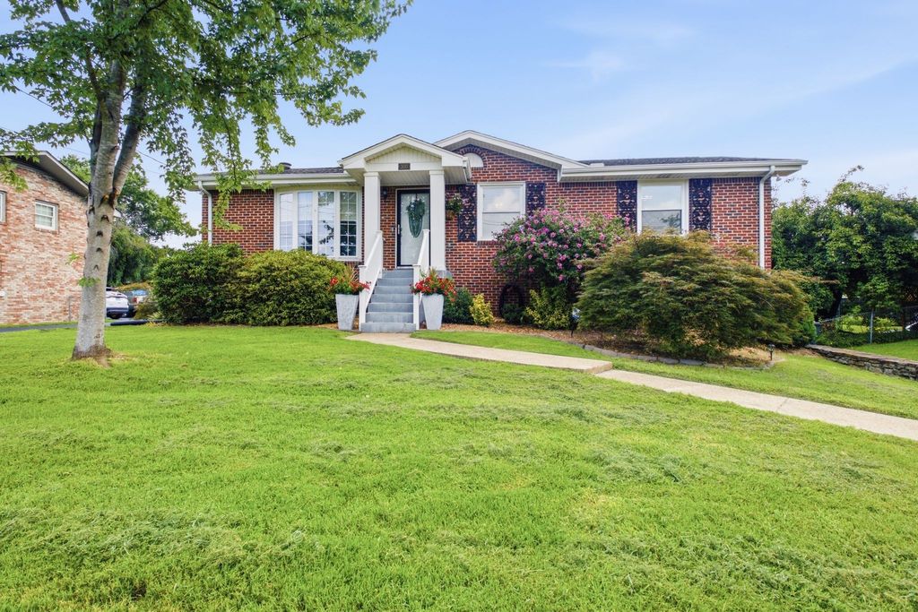 300 Weldon Dr, Hermitage