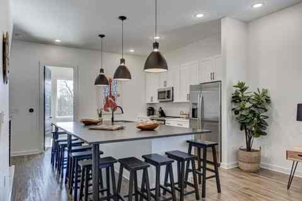 738 Douglas Ave 11, Nashville
