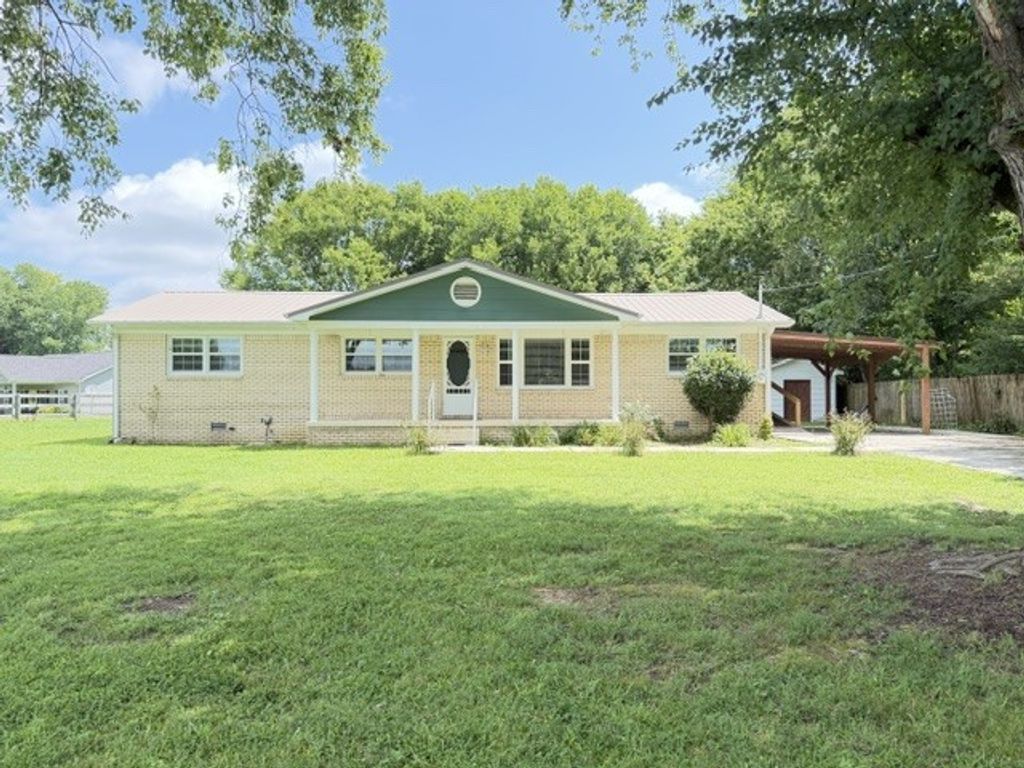 1300 Pleasant Ridge Rd, Huntland