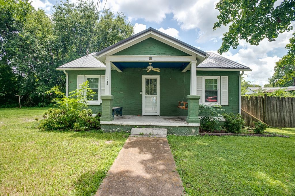 202 N Cherry St, Mount Pleasant