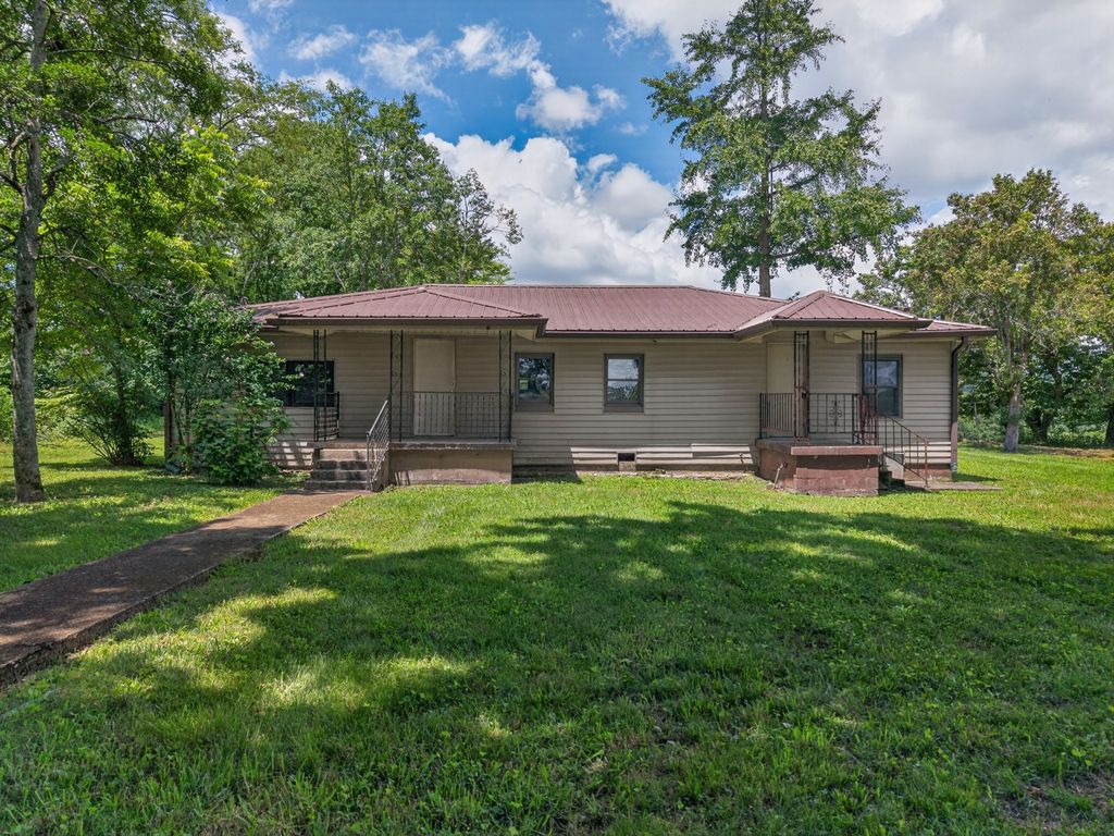54 Hovis Bend Rd, Fayetteville