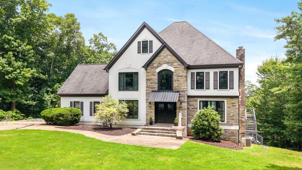 622 Wilton Lane Nw, Cleveland