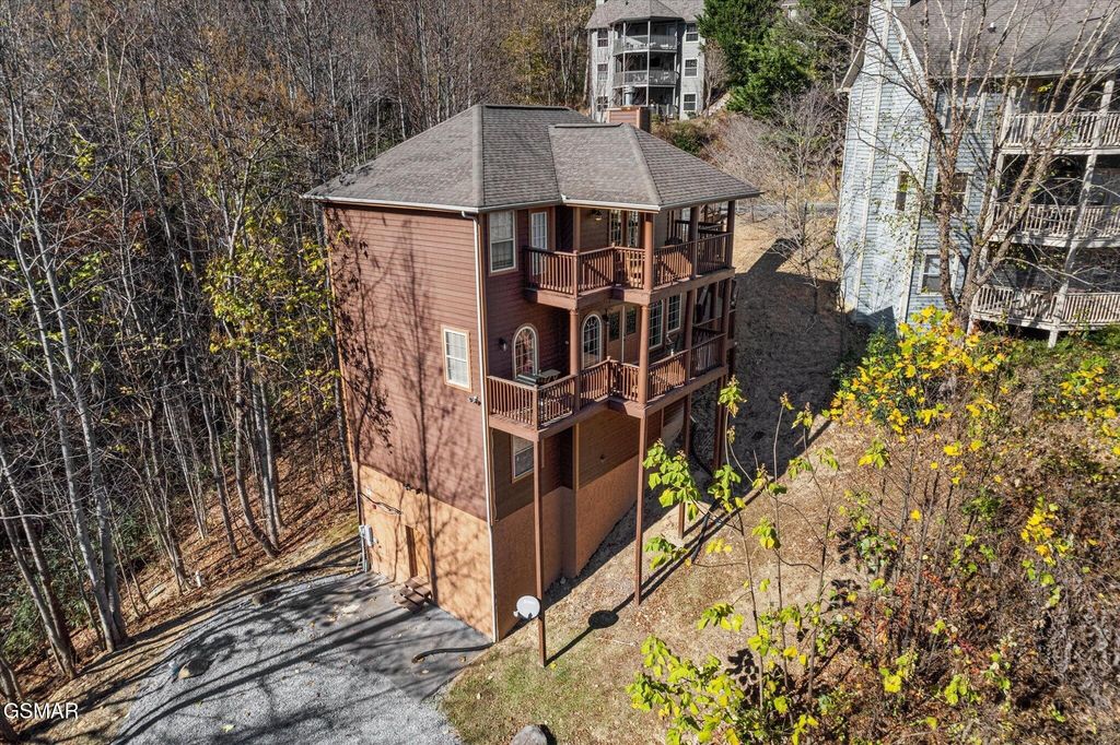 909 Black Wolf Way, Gatlinburg