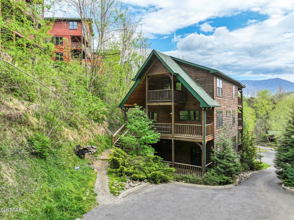 714 Mountain Stream Way 17, Gatlinburg