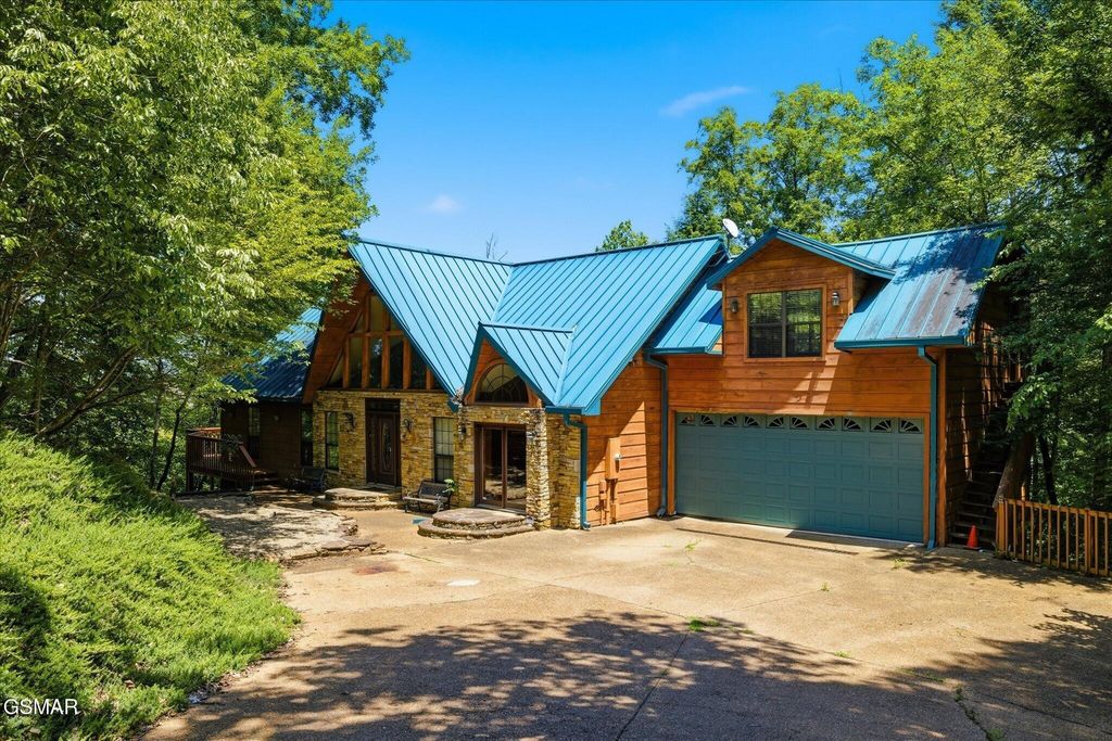 201 Clear Point Lane, Pigeon Forge