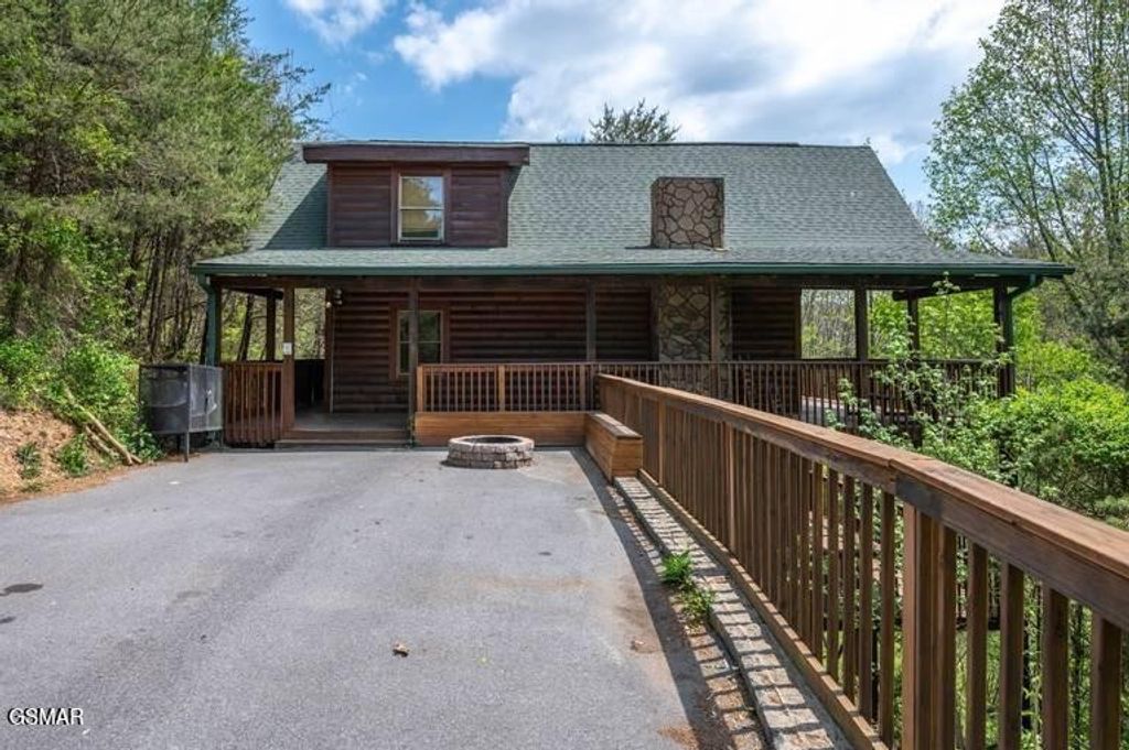 1979 E Mountain View Way, Sevierville