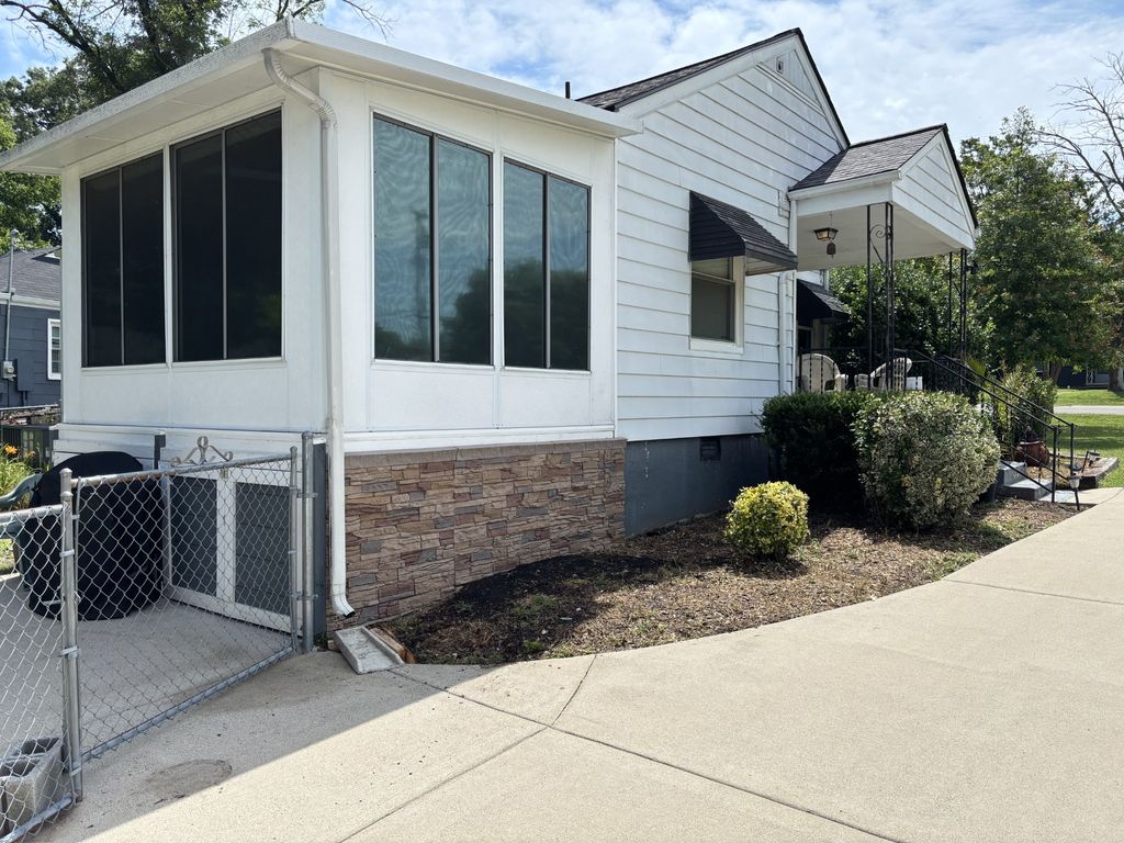 2825 Surrey Rd, Nashville