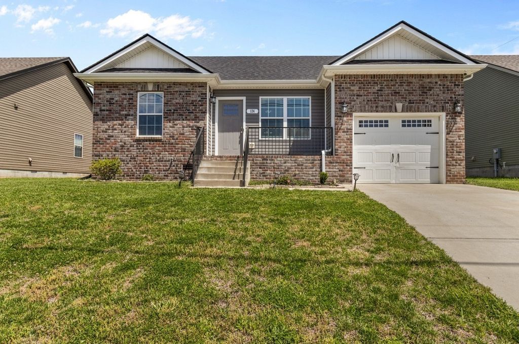 124 Ambridge St, Oak Grove
