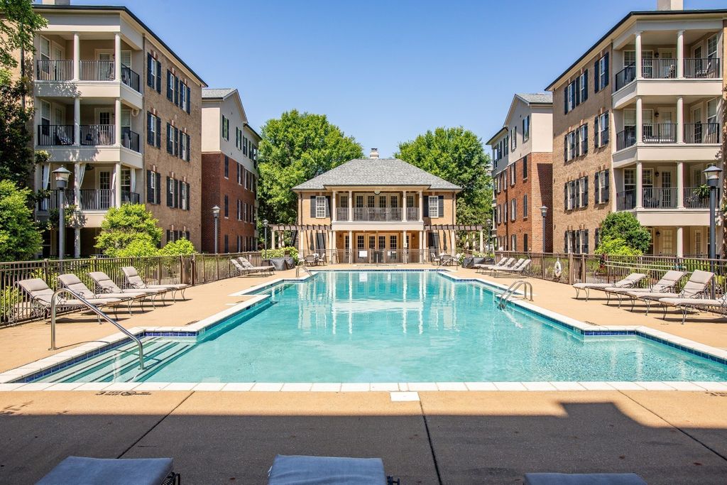 307 Seven Springs Way 301, Brentwood