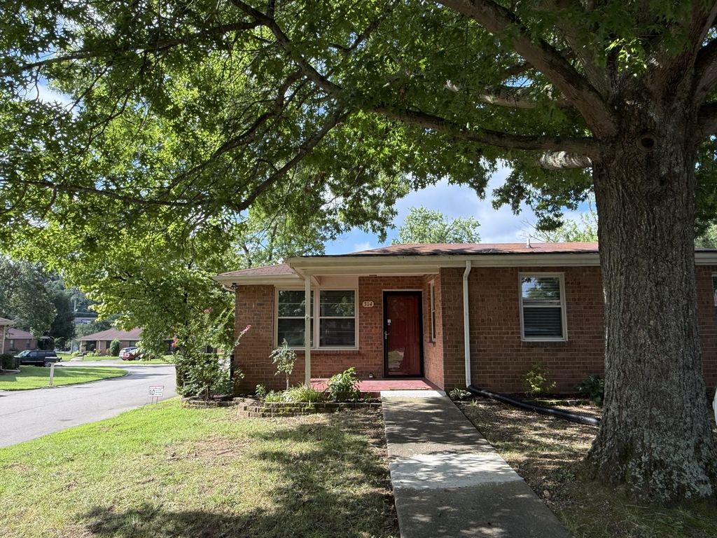 314 Deer Lake Dr, Nashville