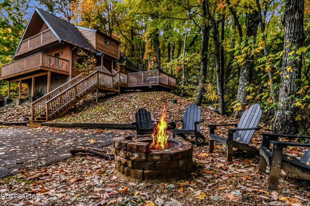 1819 W Arolla Ct, Gatlinburg
