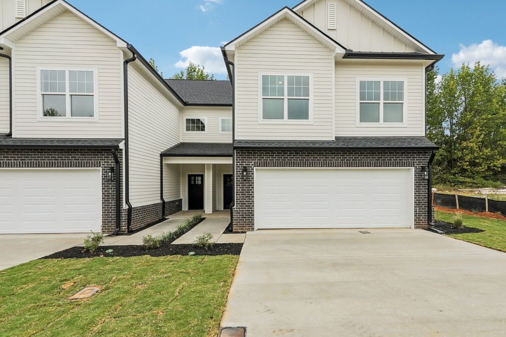 1068 Stagecoach Dr, White House