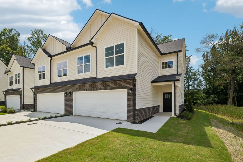 1068 Stagecoach Dr, White House