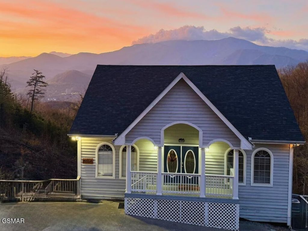 917 Wood Smoke Way, Gatlinburg
