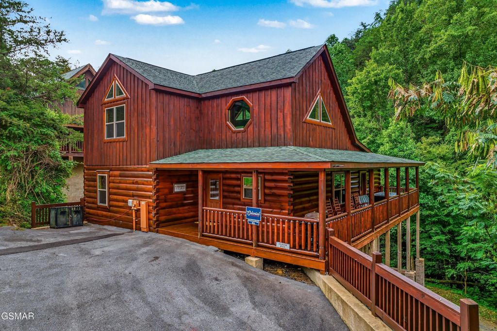 1924 Bear Creek Falls Way, Sevierville