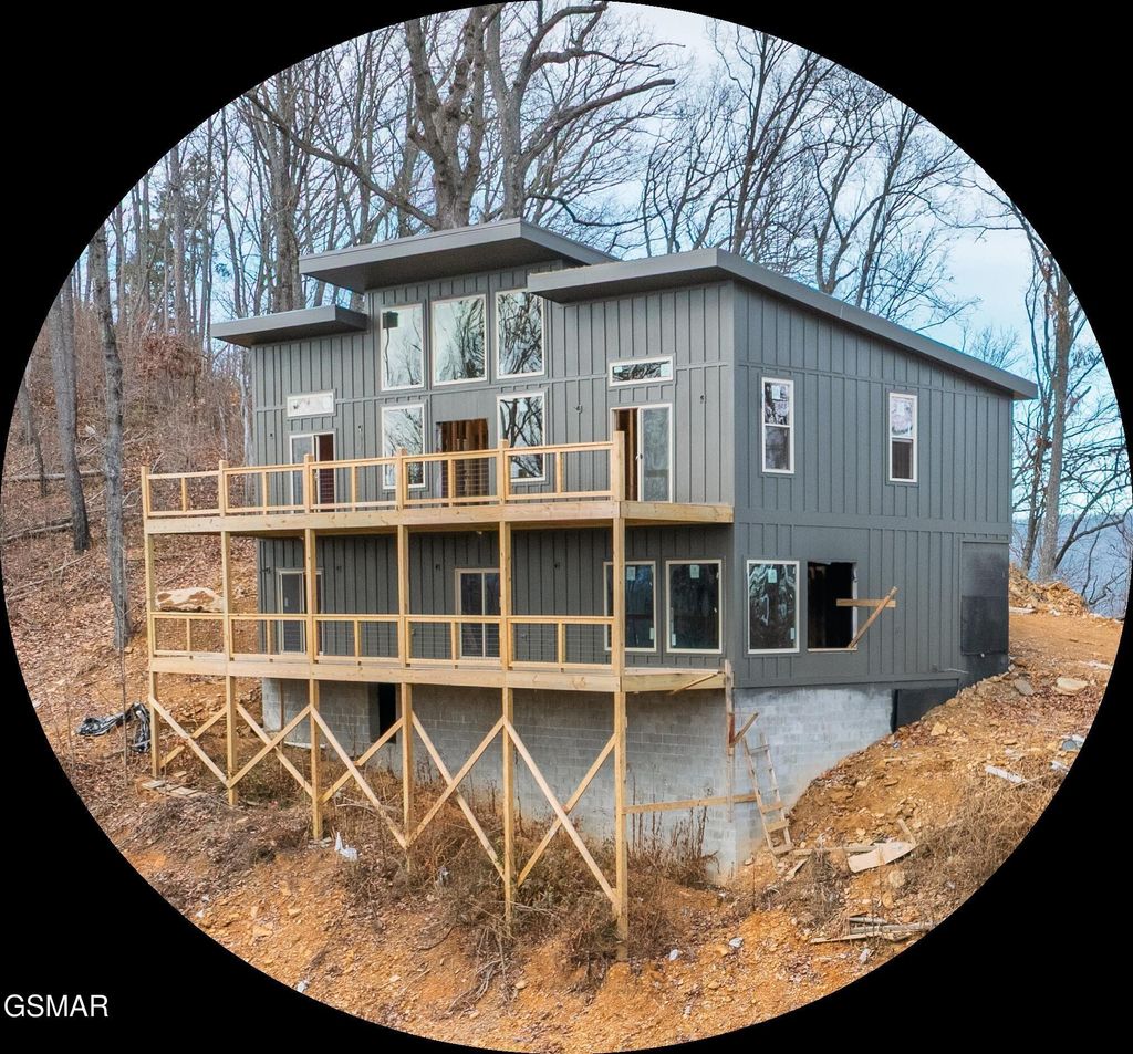 1995 Spurling Road, Sevierville