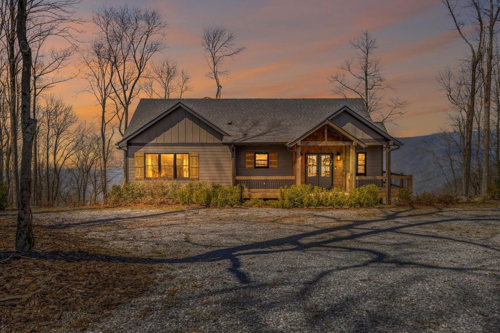 9359 Highway 52, Chatsworth
