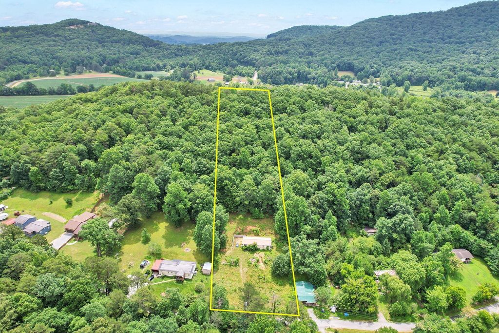 1241 Upper Cove Road, Dayton