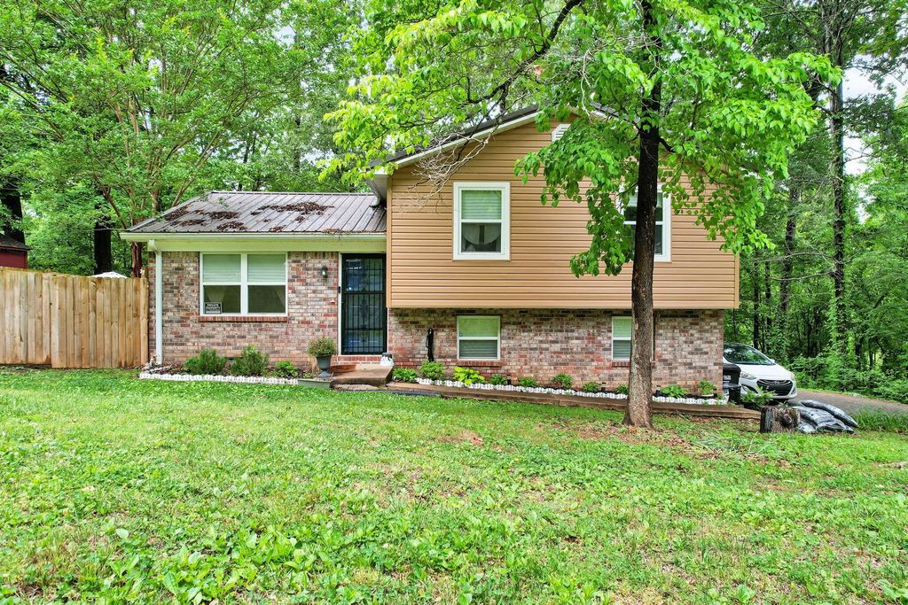 3975 Lynncrest Drive Ne, Cleveland