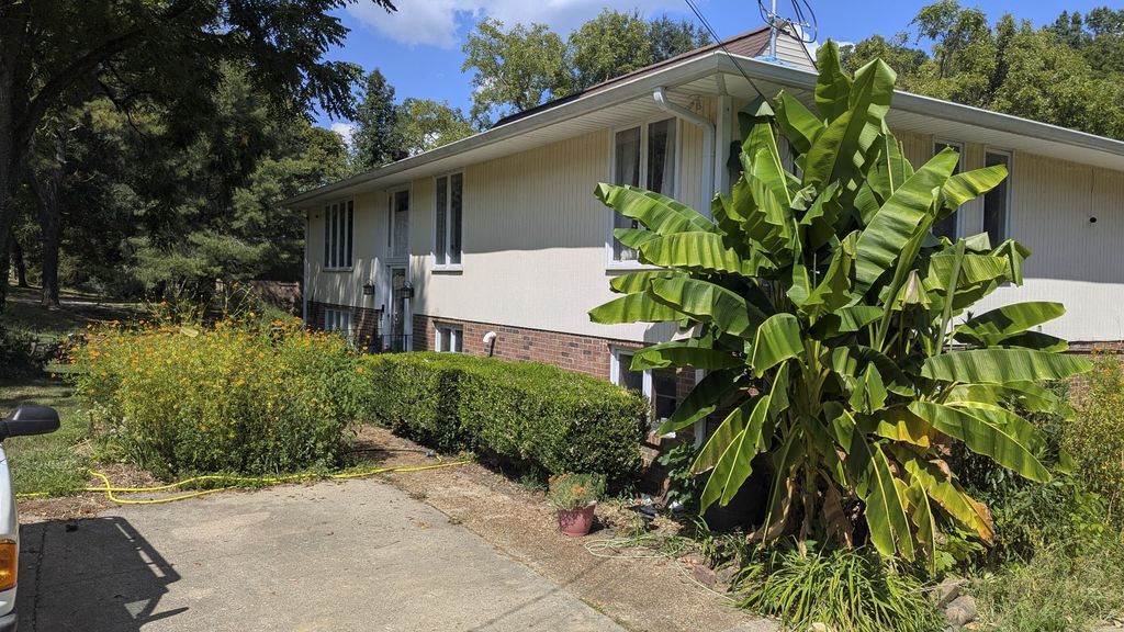 2043 Sunny Side Dr, Brentwood