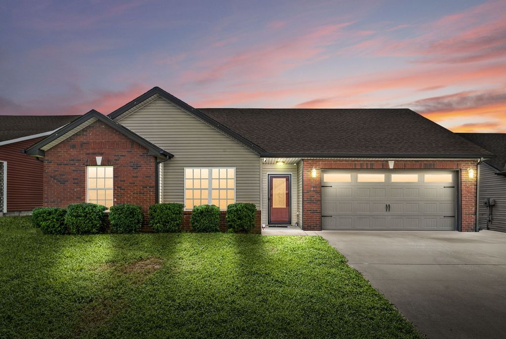 604 Hollow Crst, Clarksville