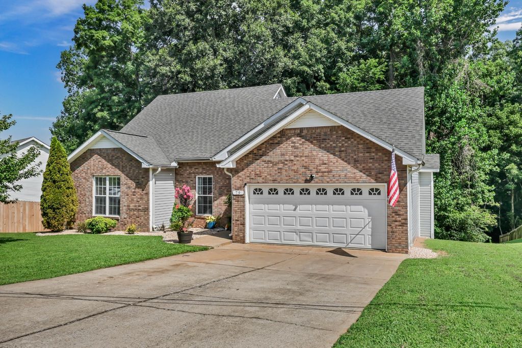 79 West Dr, Clarksville