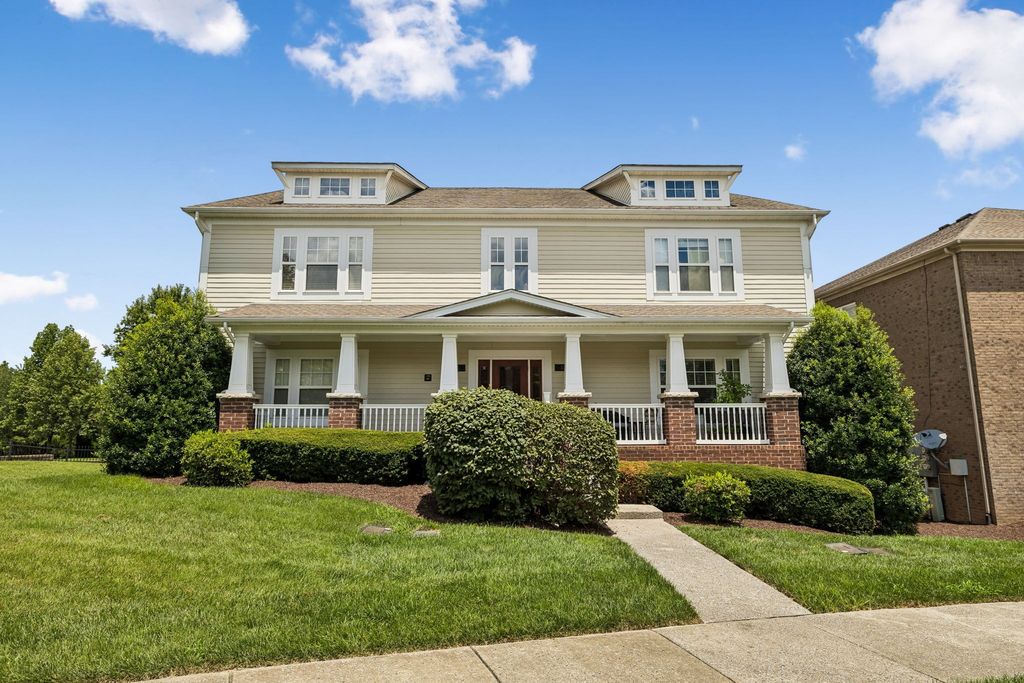 1102 Park Run Dr, Franklin