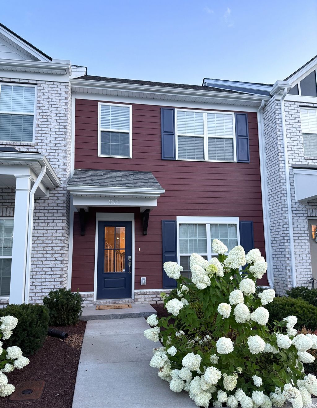 221 Holywell Dr, Gallatin