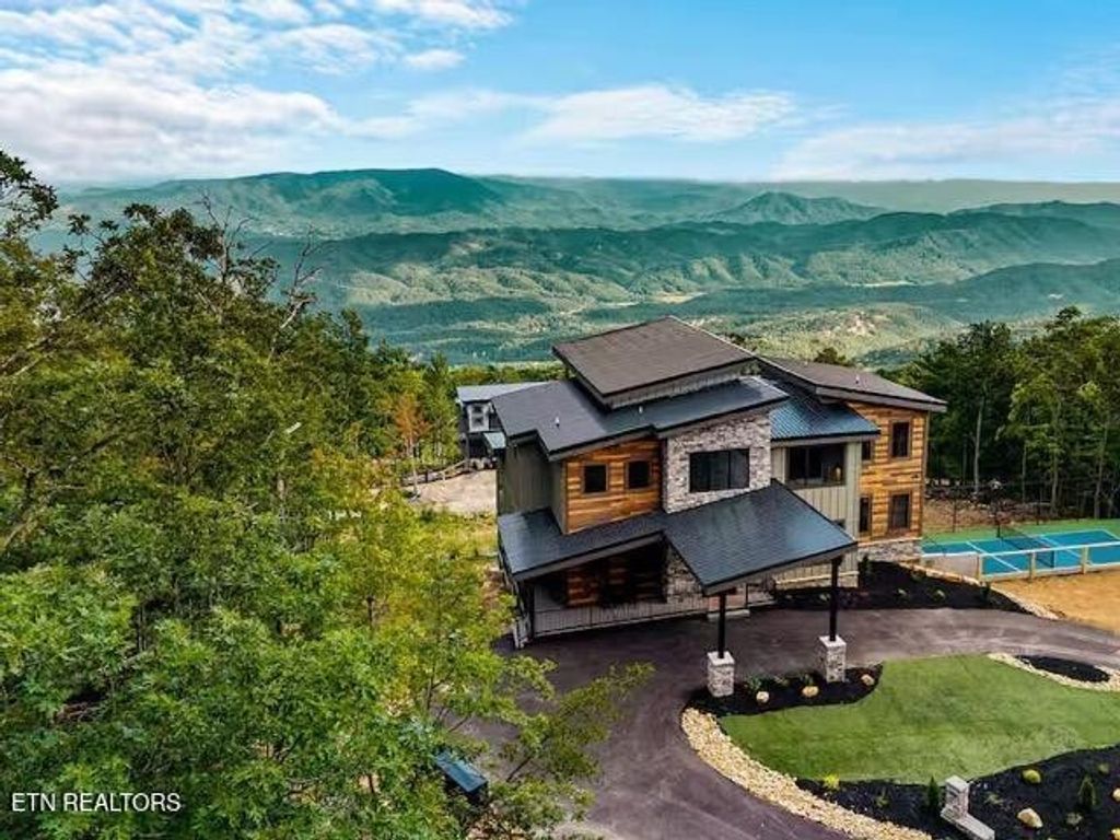 3026 Tower Rd, Sevierville