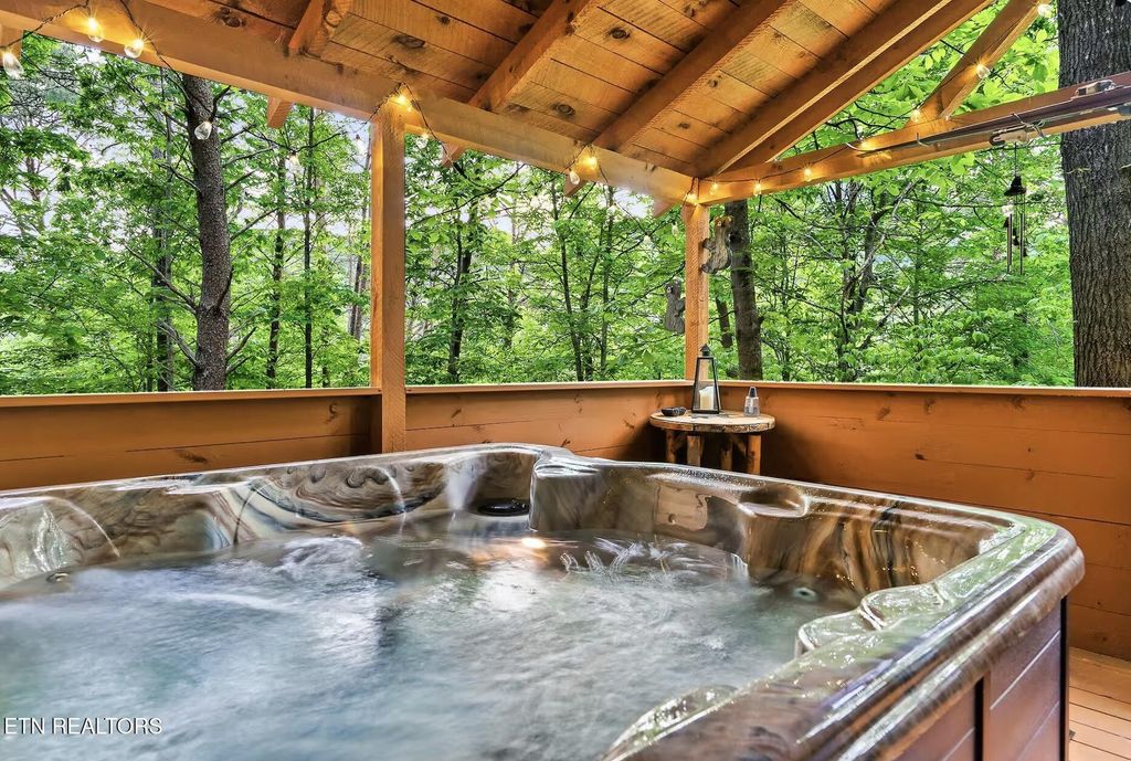 3513 Country Pines Way, Sevierville
