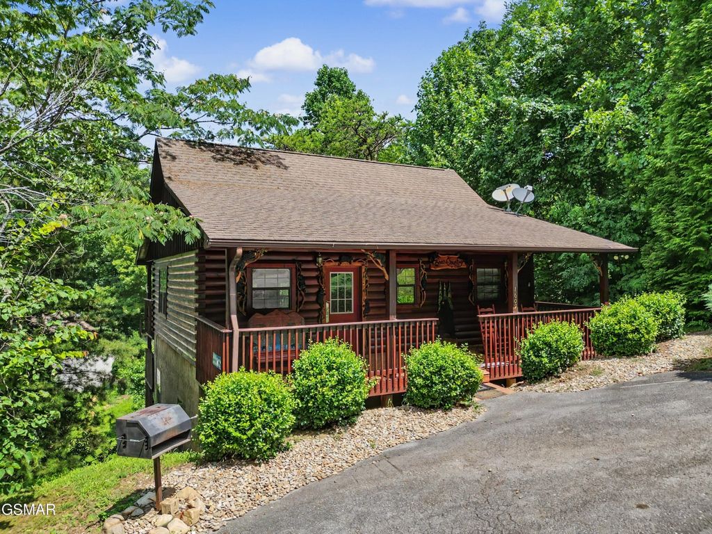 1609 Pinewood Way, Sevierville