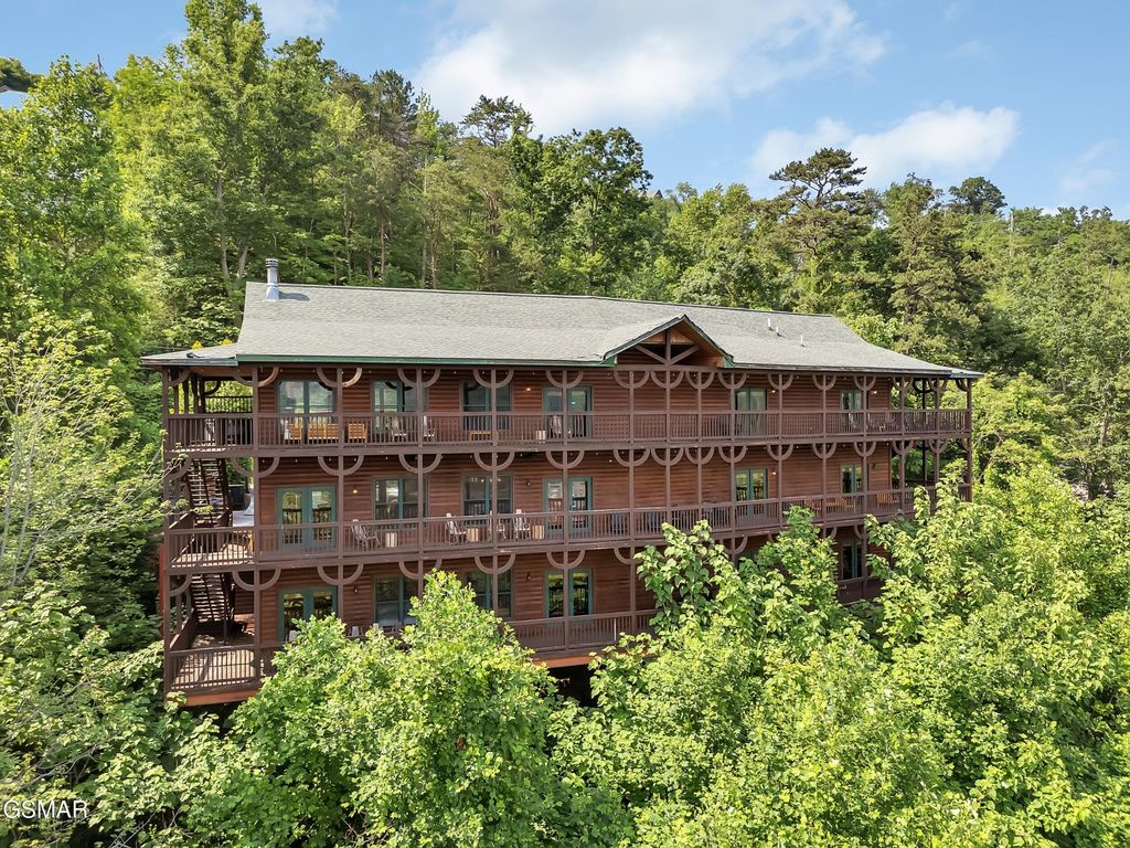 365 Smoky View Road, Gatlinburg