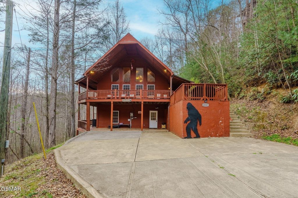 4040 Hickory Hollow Way, Sevierville
