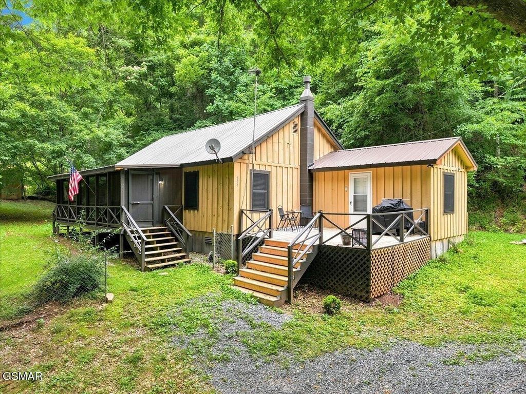 888 Baysinger Road, Newport