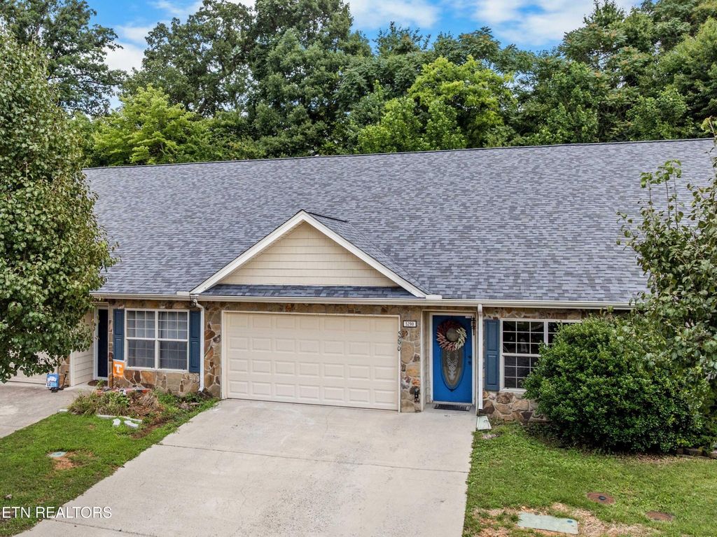 5290 Avery Woods Lane, Knoxville