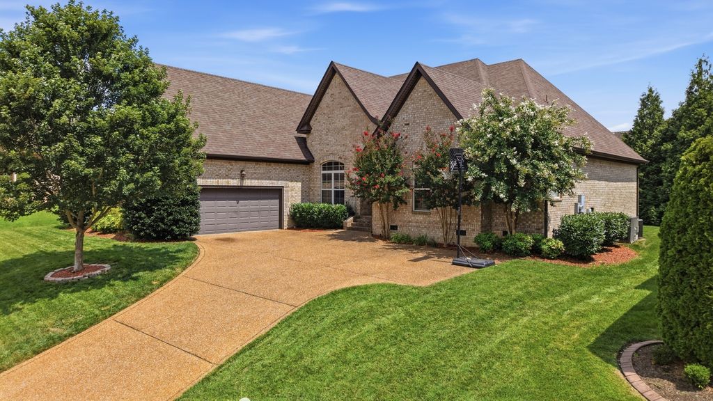 121 Saranac Trl, Hendersonville