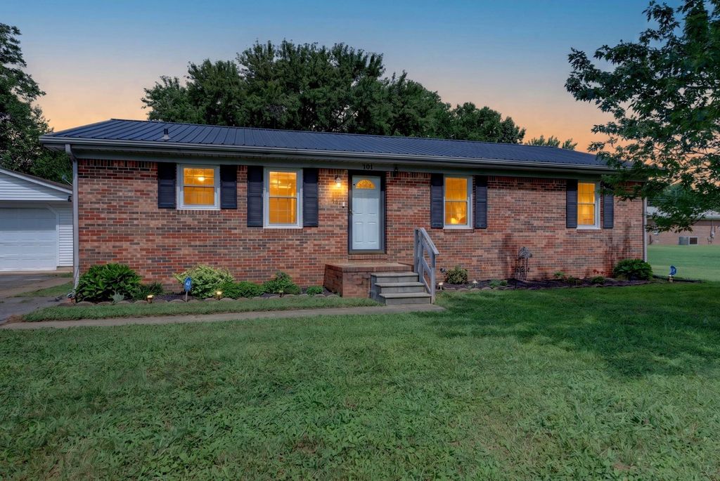 701 Pineridge Dr, Hopkinsville