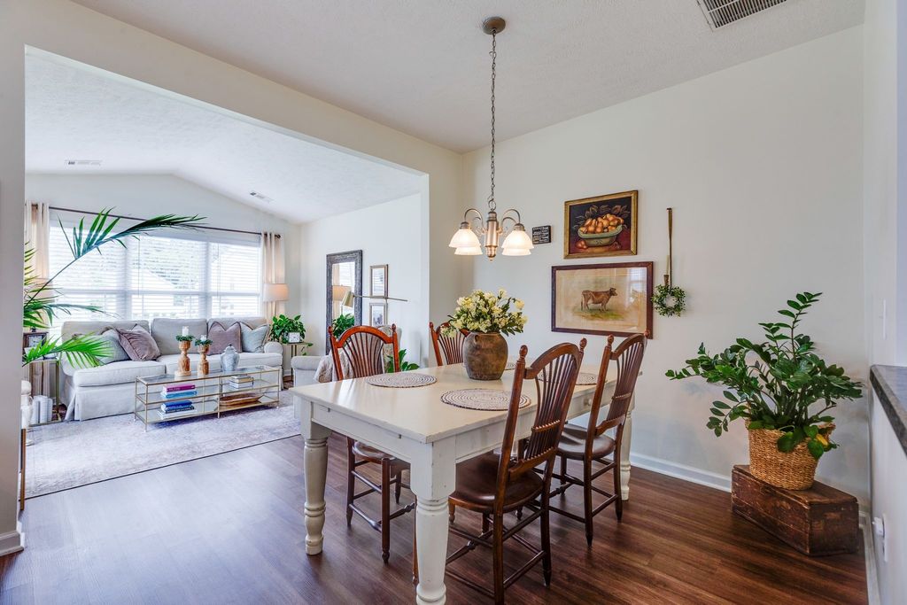 1055 Somerset Springs Dr, Spring Hill