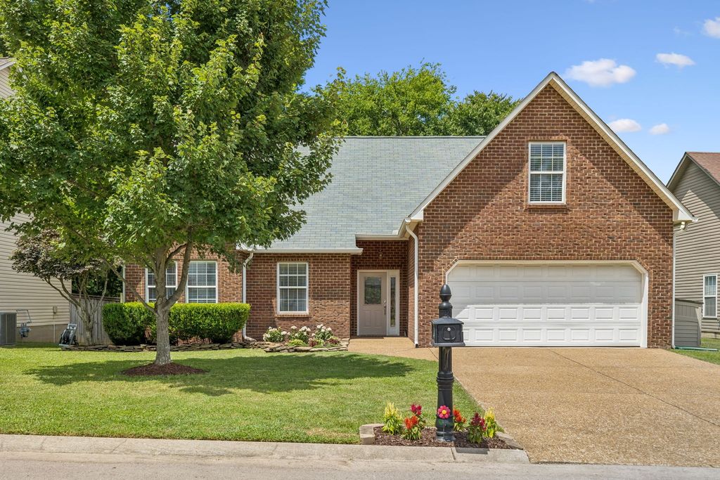 1271 Baker Creek Dr, Spring Hill