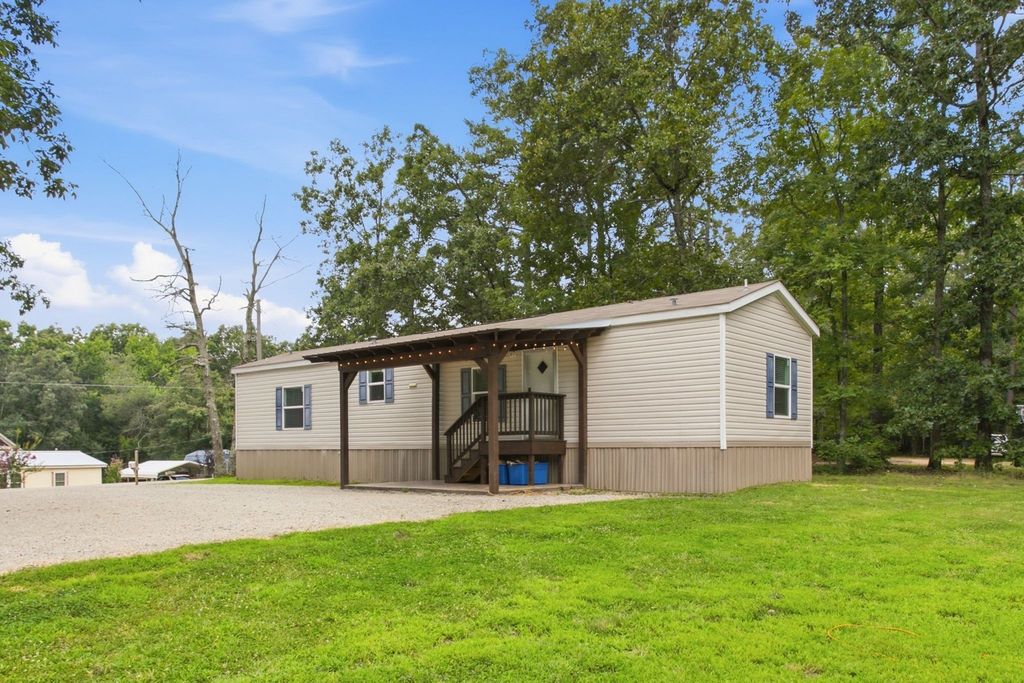 261 Joe Ave, Hohenwald