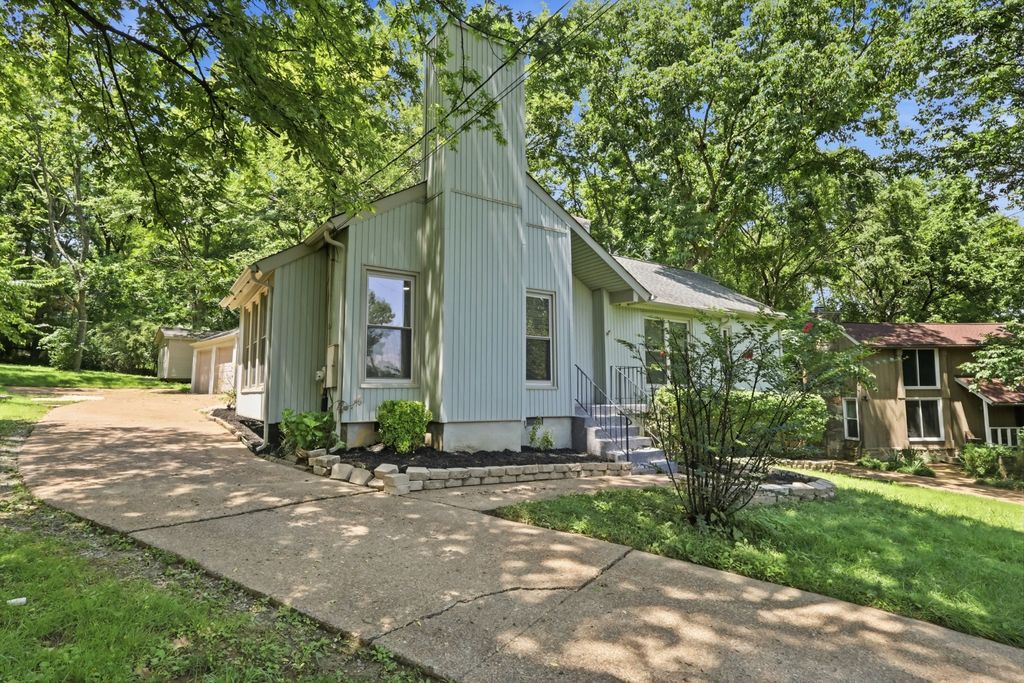 536 New Castle Ln, Hermitage